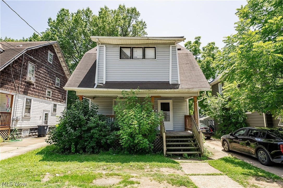190 E Archwood Ave, photo 1