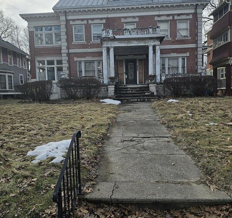 2229 Parkwood Ave