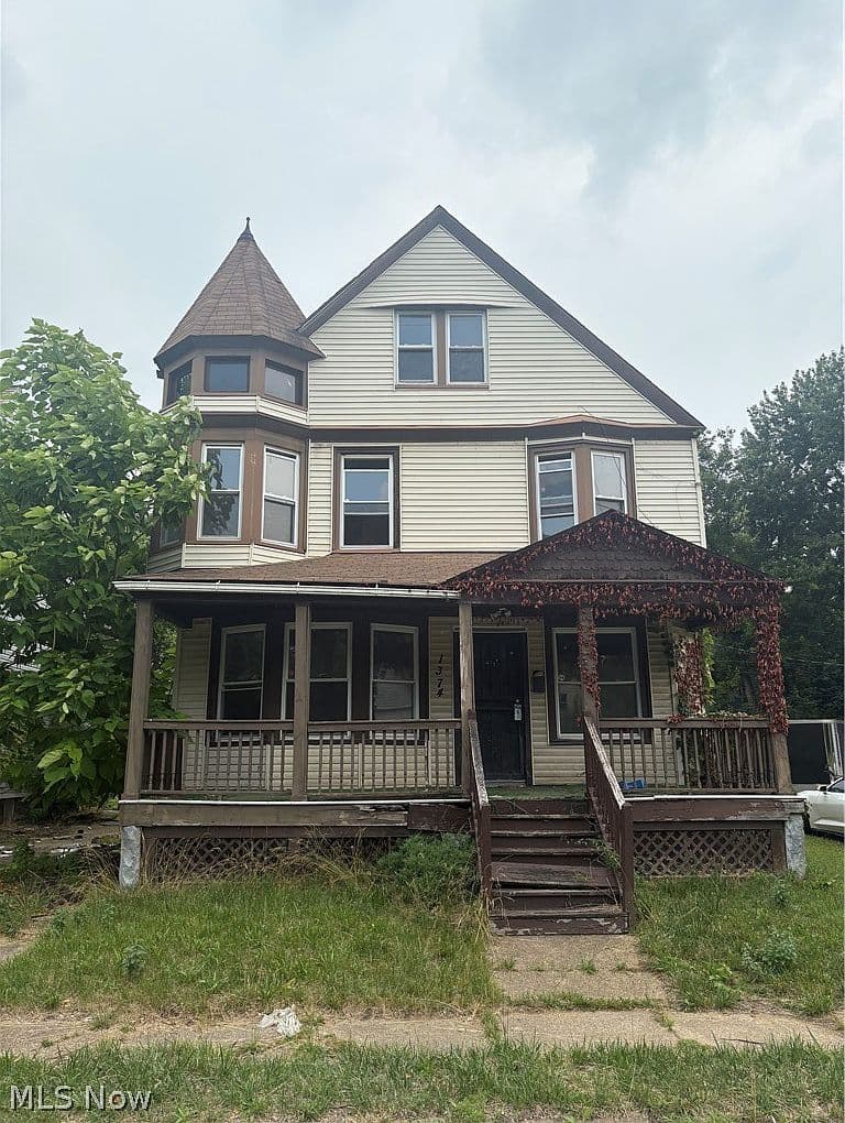 1374 E 91St St, photo 1